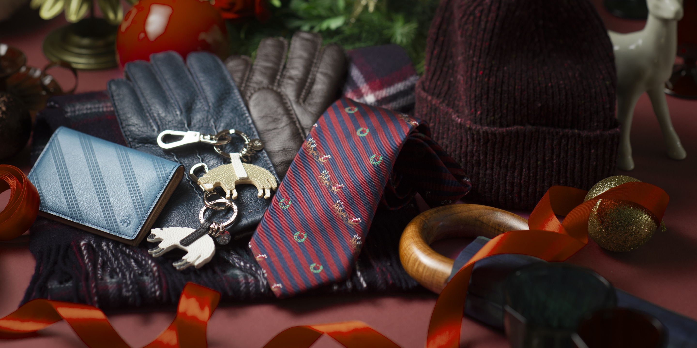 HOLIDAY COLLECTION 2025