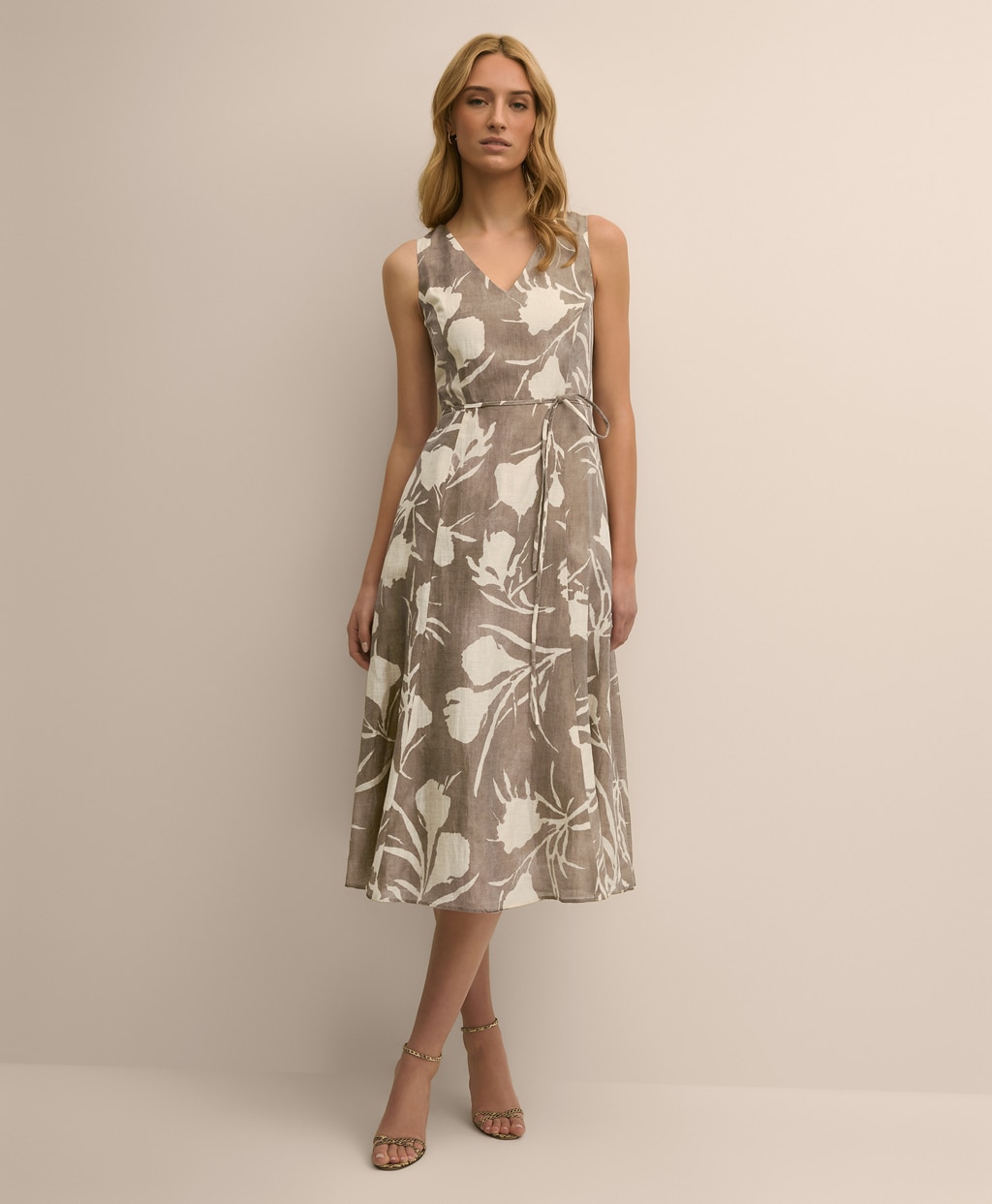 リネン／ポリエステル　フローラルプリント　Vネック　ノースリーブドレス1