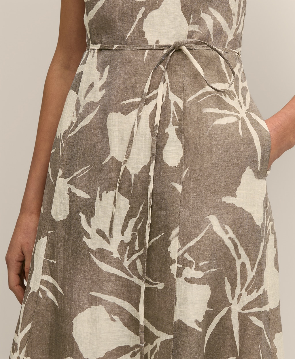 リネン／ポリエステル　フローラルプリント　Vネック　ノースリーブドレス5