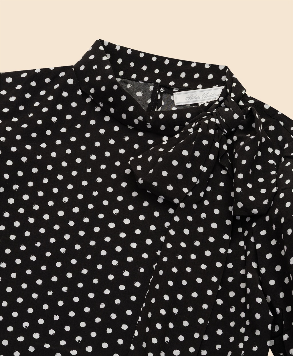 ビスコースクレープ　ドットプリント　タイネックブラウス2