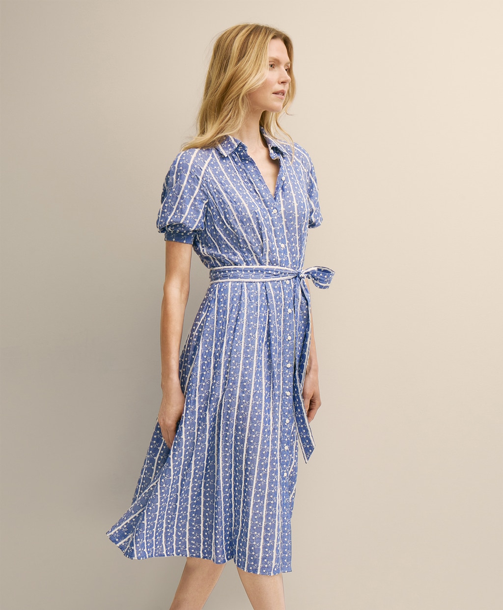 レーヨンシャンブレー　フローラルストライプエンブロイダリー　ショートスリーブシャツドレス2