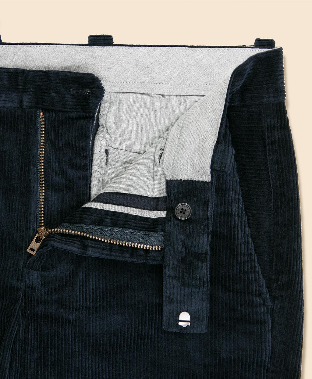 ストレッチコットン　8-Waleコーデュロイ　プレーンフロントパンツ　Regular3