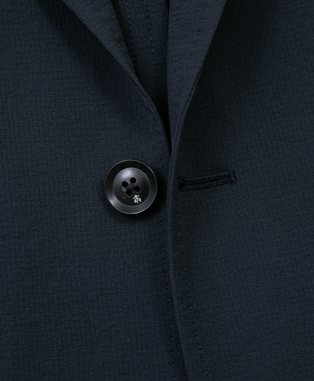 ナイロン／ポリウレタン　ウォッシャブル　段返り３釦サックジャケット　Classic4