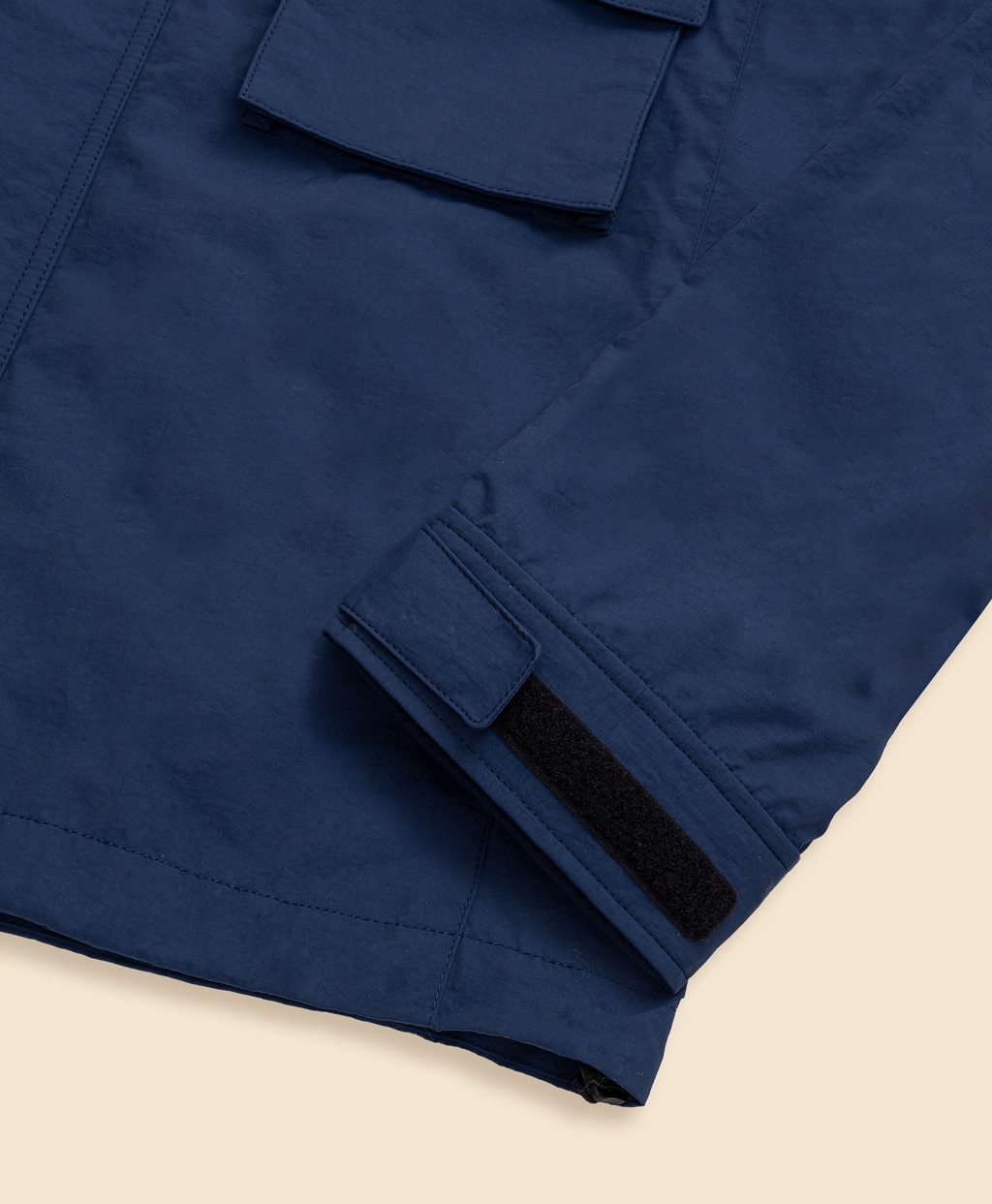 ナイロン　フーデッド　ウィンドブレーカー3